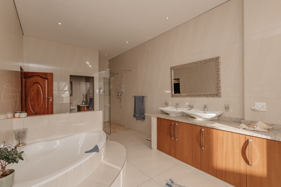 4 Bedroom Property for Sale in Baronetcy Estate Western Cape